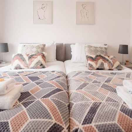 Prenton House, 3Br Close To Liverpool 伯肯黑德 外观 照片
