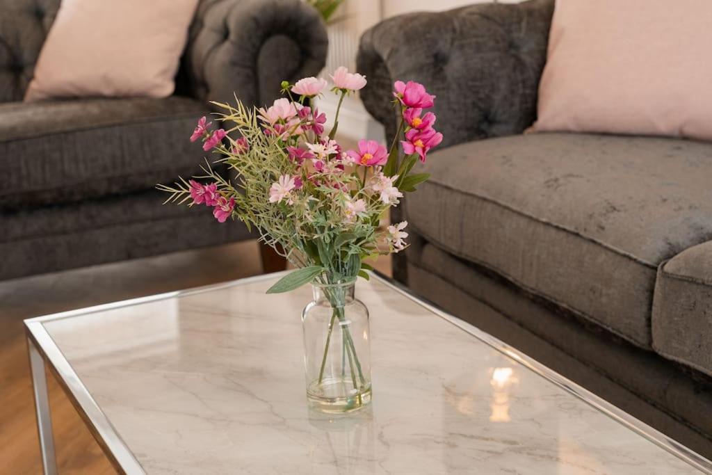 Prenton House, 3Br Close To Liverpool 伯肯黑德 外观 照片