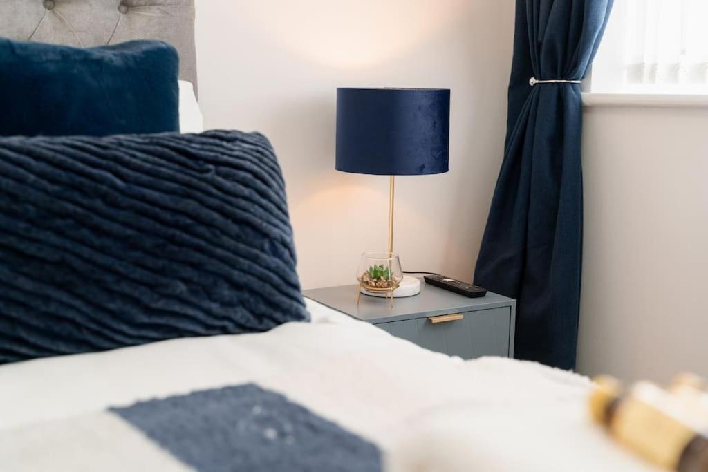 Prenton House, 3Br Close To Liverpool 伯肯黑德 外观 照片