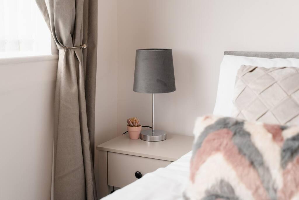 Prenton House, 3Br Close To Liverpool 伯肯黑德 外观 照片